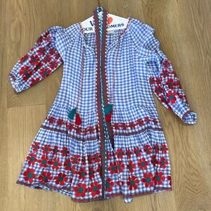 Fun long sleeved dress. Wear with belt or without.